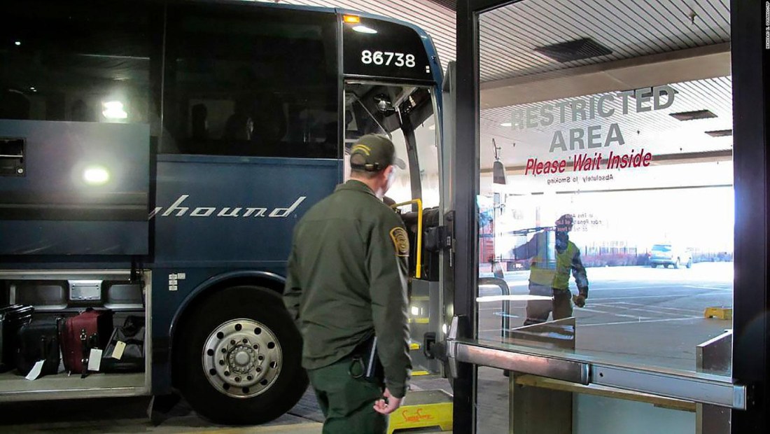 Greyhound prohíbe acceso a autobuses de agentes de inmigración sin orden judicial