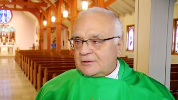 Un sacerdote católico en Rhode Island sugiere que el aborto es más atroz que la pedofilia.