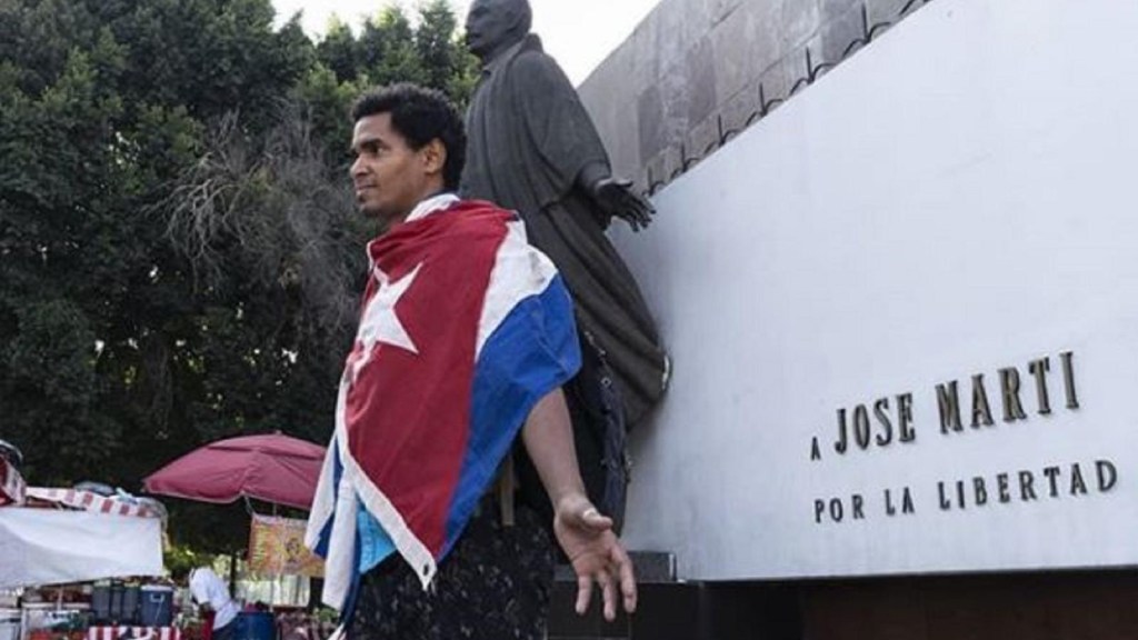 ¿Quién juzga si el artista cubano Luis Manuel Otero deshonró su bandera?
