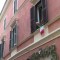 Italianos en cuarentena cantan desde los balcones