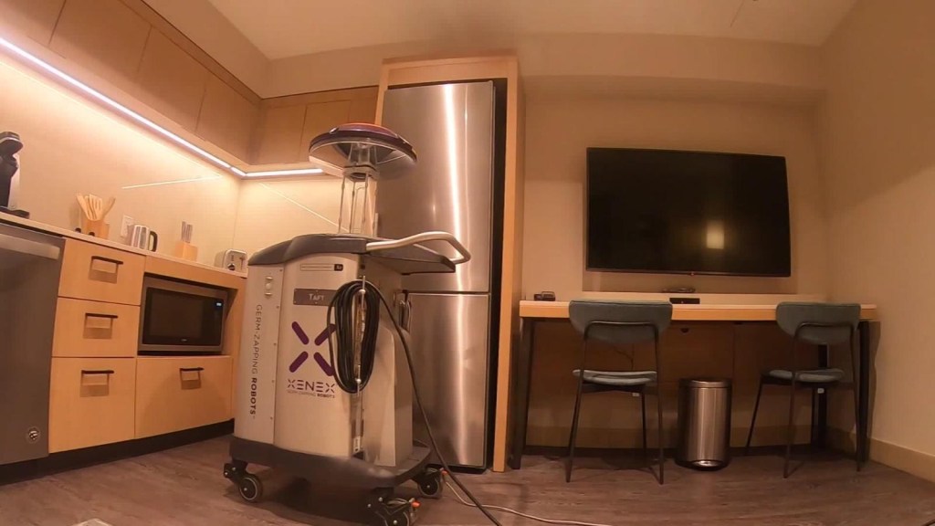 Los robots desinfectantes que se usan en hospitales