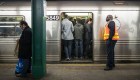 50 empleados del metro de nueva York mueren por covid-19