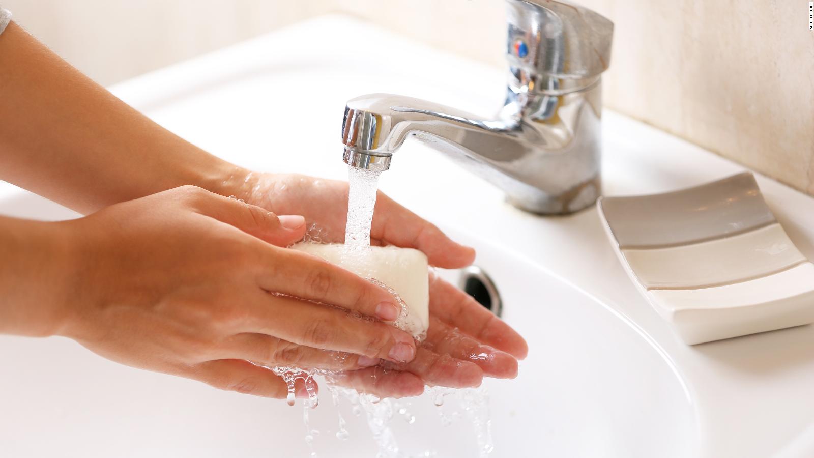 Мойте воду перед едой. Мытье рук. Мытье рук с мылом. Мыло для рук. Моем руки с мылом.
