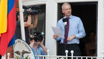 Julian Assange, padre mientras estaba confinado