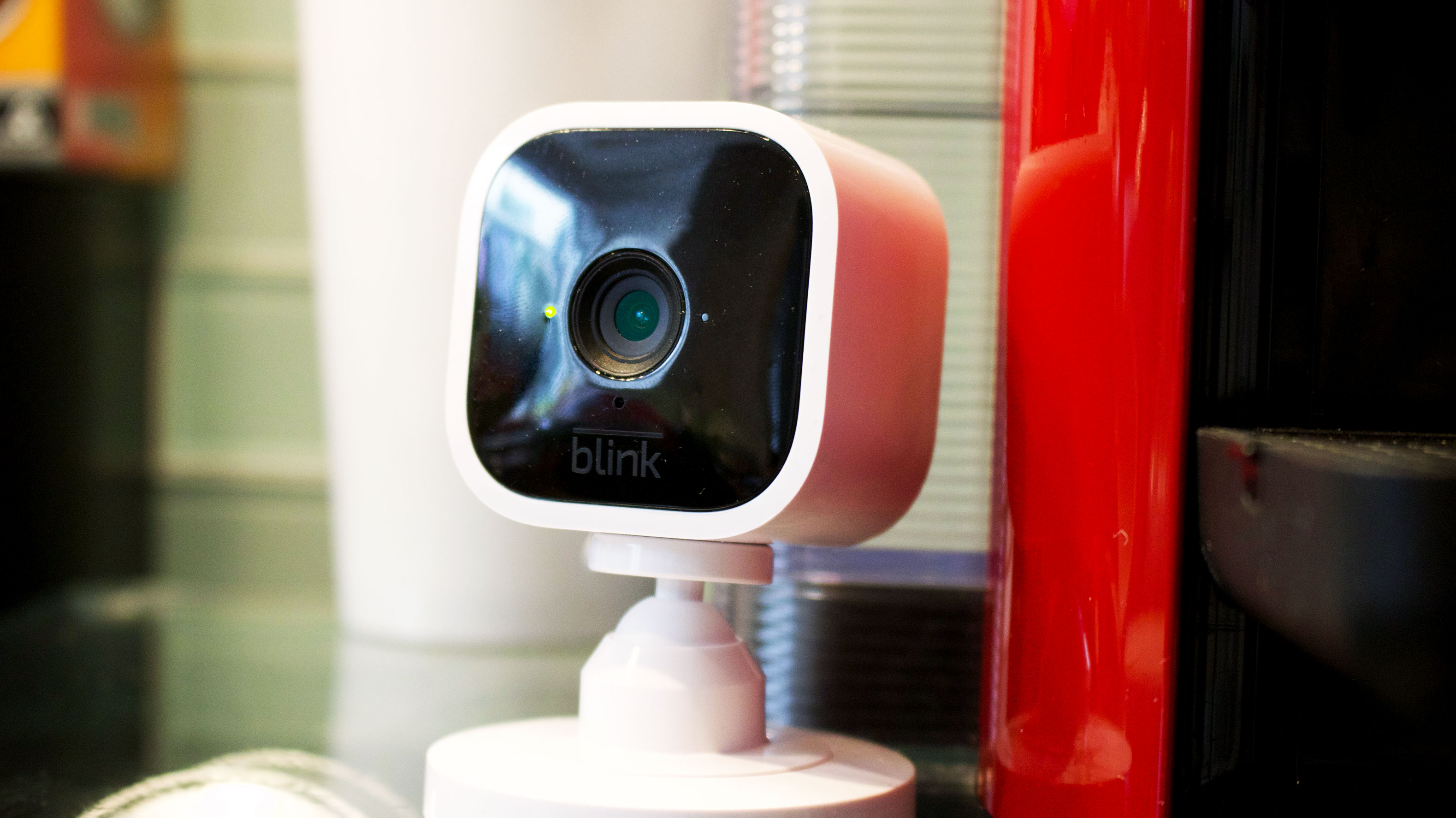 Blink Mini es una cámara de seguridad de solo $35 y la hemos
