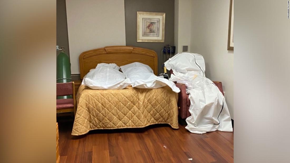 Las fotos muestran cuerpos apilados y almacenados en habitaciones vacías en el hospital de Detroit