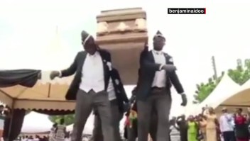 El mensaje del líder de los ghaneses que bailan con ataúdes