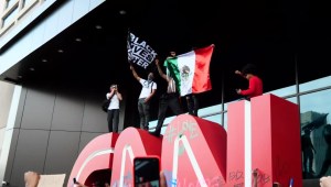 EE.UU.: ¿Qué hacía la bandera de México en las protestas?