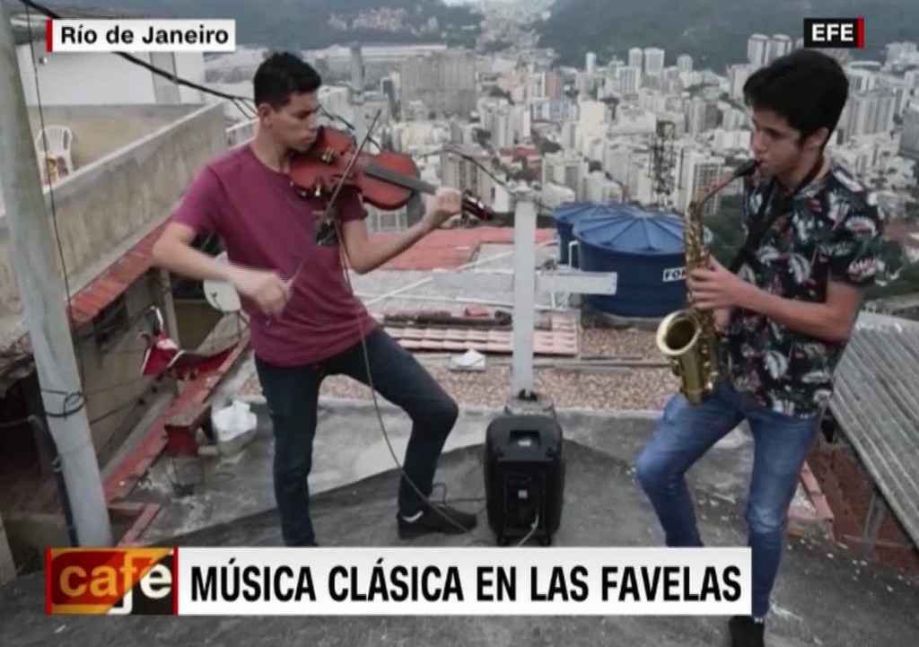 Música gratis en una favela y un museo colecciona objetos de las protestas en EE.UU.