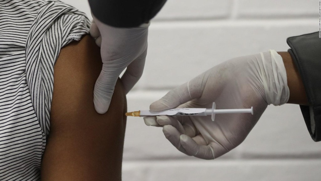 Sobre vacuna covid-19: "No tendrá chip, ni manipulación"