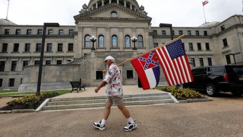 Mississippi aprueba retirar el símbolo confederado de su bandera