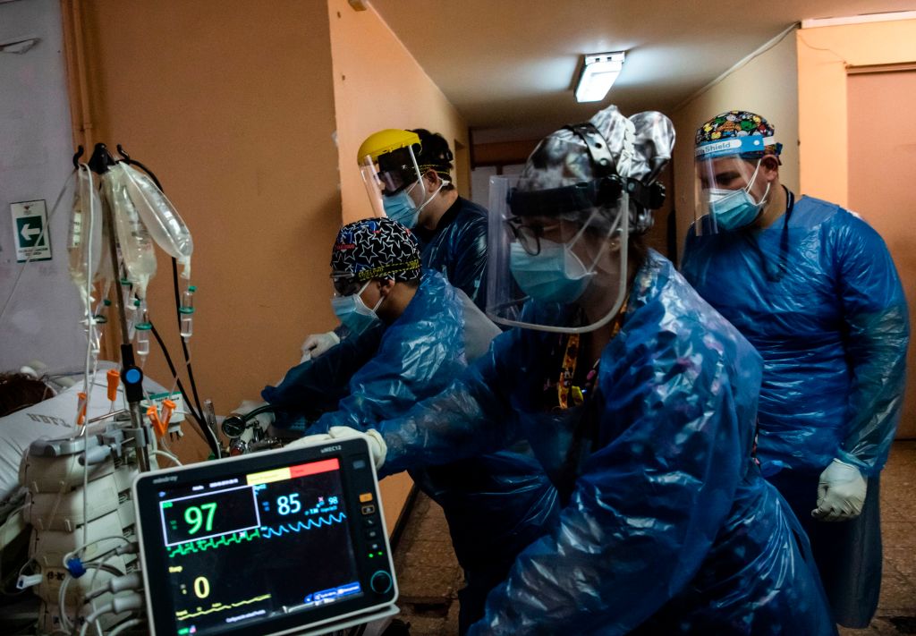 Nurses transfer a COVID-19 patient to the Critical Patients Unit, at Barros Luco Hospital, in Santiago, on June 24, 2020. - An increasing COVID-19 death toll is leaving the Chilean healthcare system on the blink of collapse. (Photo by Martin BERNETTI / AFP) (Photo by MARTIN BERNETTI/AFP via Getty Images)