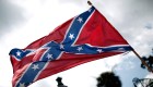 EE.UU. prohíbe el uso de la bandera confederada
