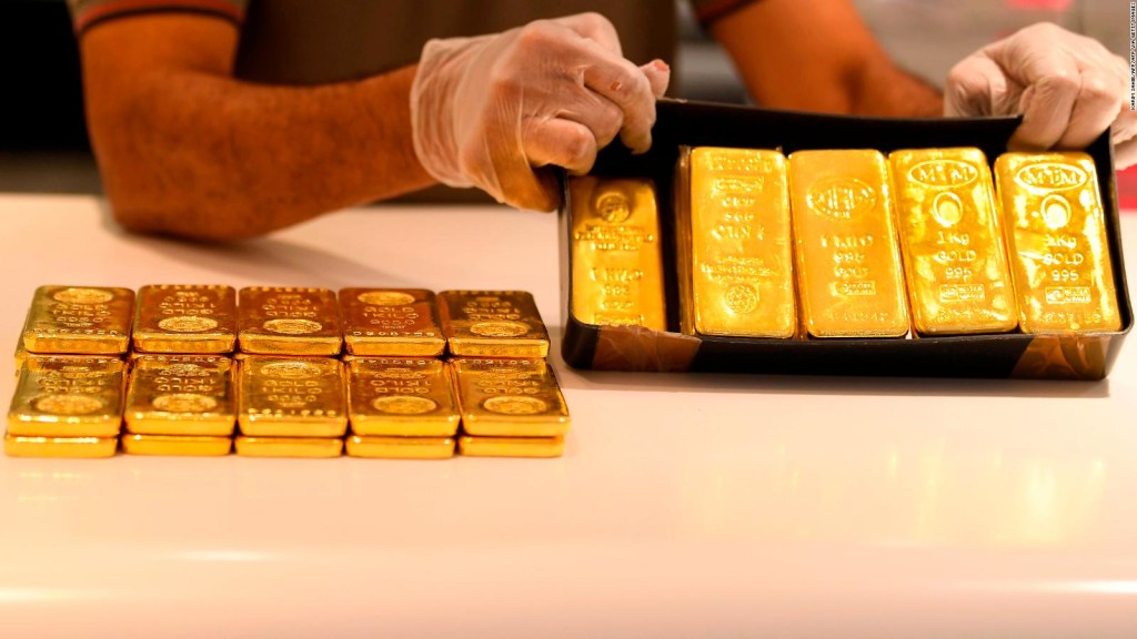 Volatilidad en los mercados por pandemia impulsa el precio del oro
