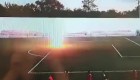 Video: futbolista ruso, en coma tras impacto de trueno