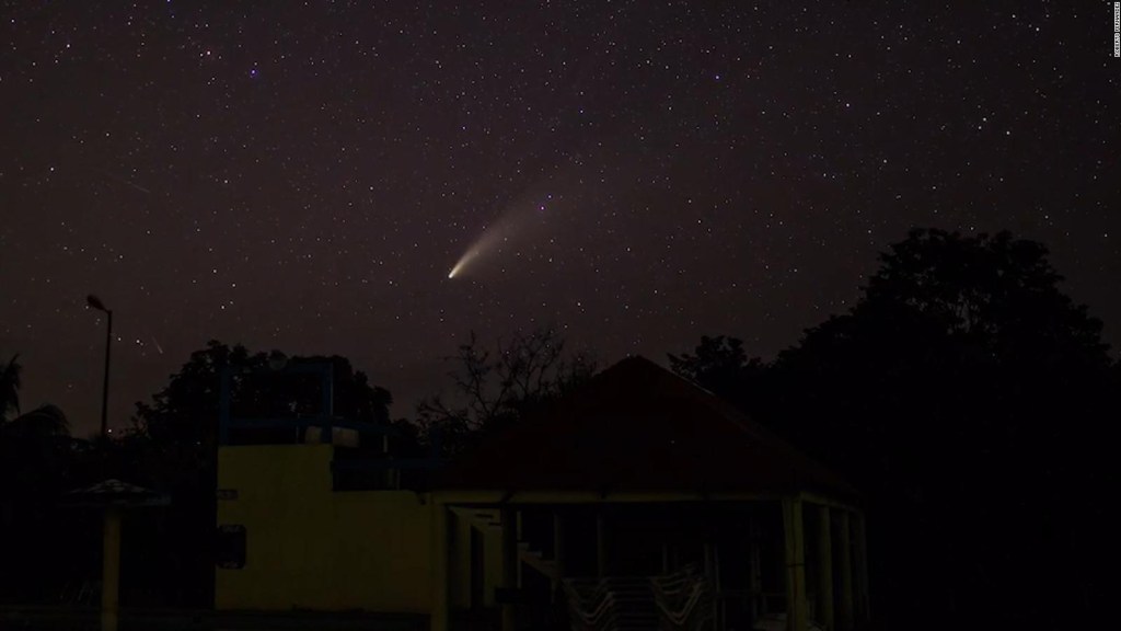 Video captura el recorrido del cometa NEOWISE en México