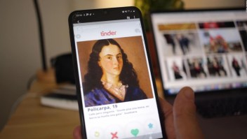 ¿Por qué hay "perfiles" de Tinder de Simón Bolívar y Policarpa Salavarrieta?