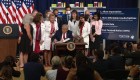 Decretos de Trump no bajarían precios de medicamentos de inmediato