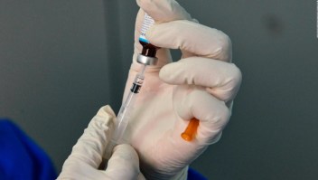 Vacuna de Moderna inició fase para probar efectividad