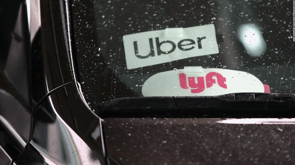 Uber y Lyft seguirán operando en California, por ahora
