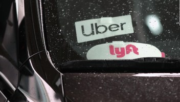 Uber y Lyft seguirán operando en California, por ahora