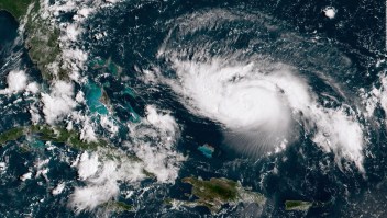La NOAA eleva su proyección de huracanes para este año