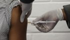AstraZeneca podría presentar vacuna a reguladores este año