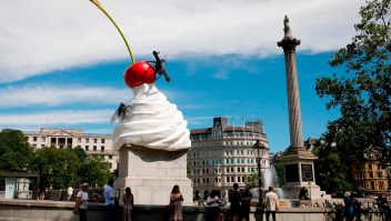 Mira la peculiar escultura que presentaron en Londres