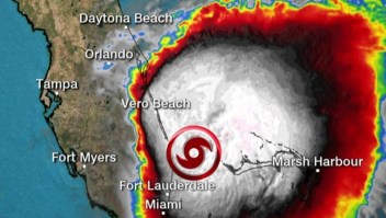 Isaías impacta con fuerza en las costas de Florida