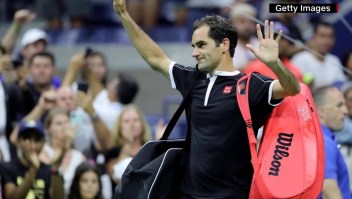 Roger Federer, de manteles largos