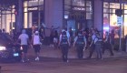 13 policías heridos y más de 100 detenidos tras violento fin de semana en Chicago