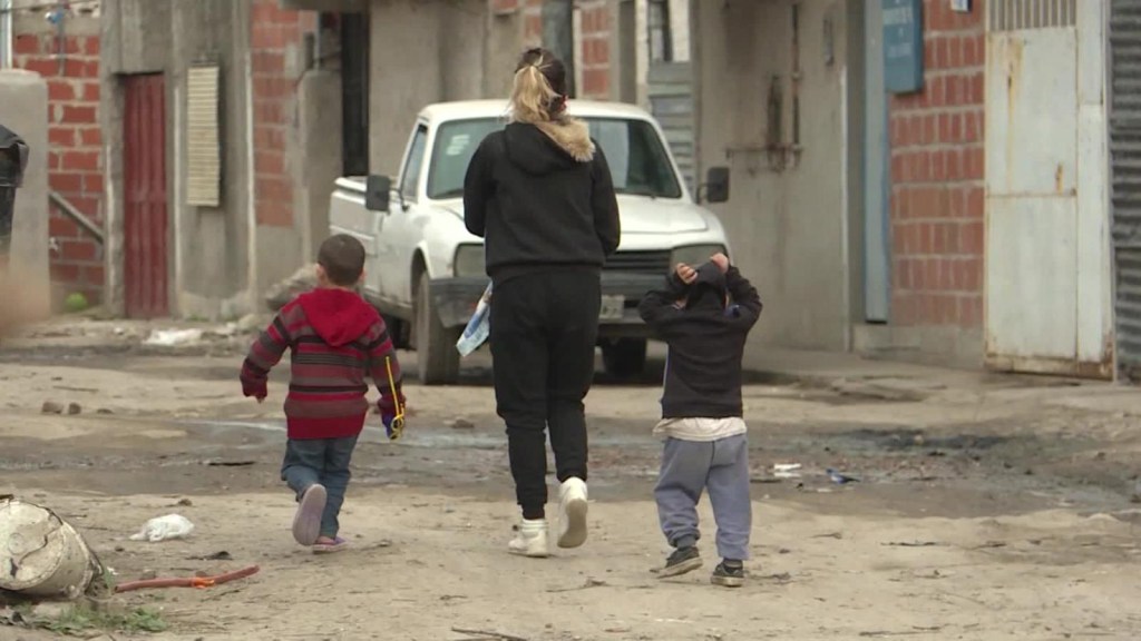 Pobreza infantil se agudiza en Argentina por la pandemia, dice Unicef