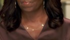 Michelle Obama usa collar con la palabra "vote"