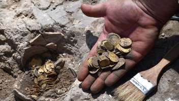Dos jóvenes descubren monedas de oro de hace 1.100 años
