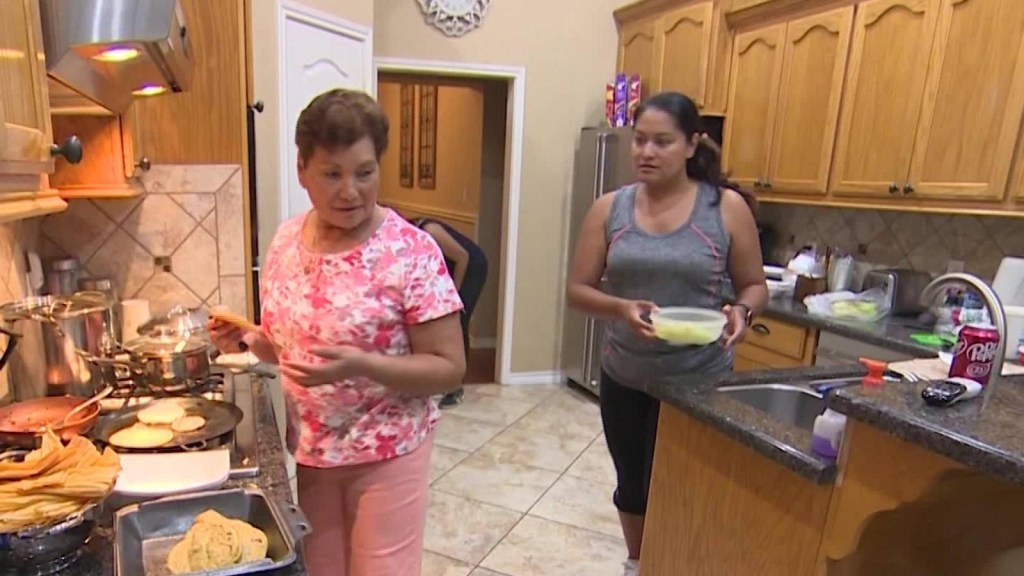 Esperando el huracán Laura: esta familia latina no evacuará