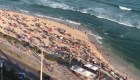Abarrotan playas de Río de Janeiro en medio de la pandemia