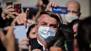 Jair Bolsonaro amenaza con golpear "en la boca" a un reportero