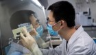 Visitamos un laboratorio chino que está buscando una vacuna contra el covid-19