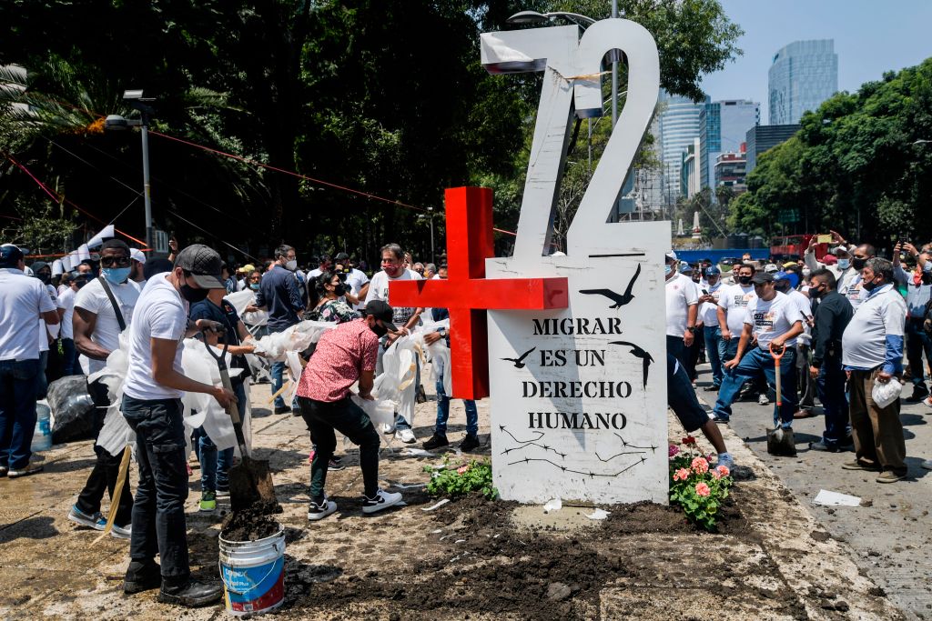 Instalan Un ‘antimonumento’ A 10 Años De La Masacre De 72 Migrantes En ...