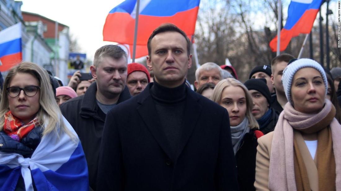 Russia expels three-country diplomats to unite in protest in favor of Navalny