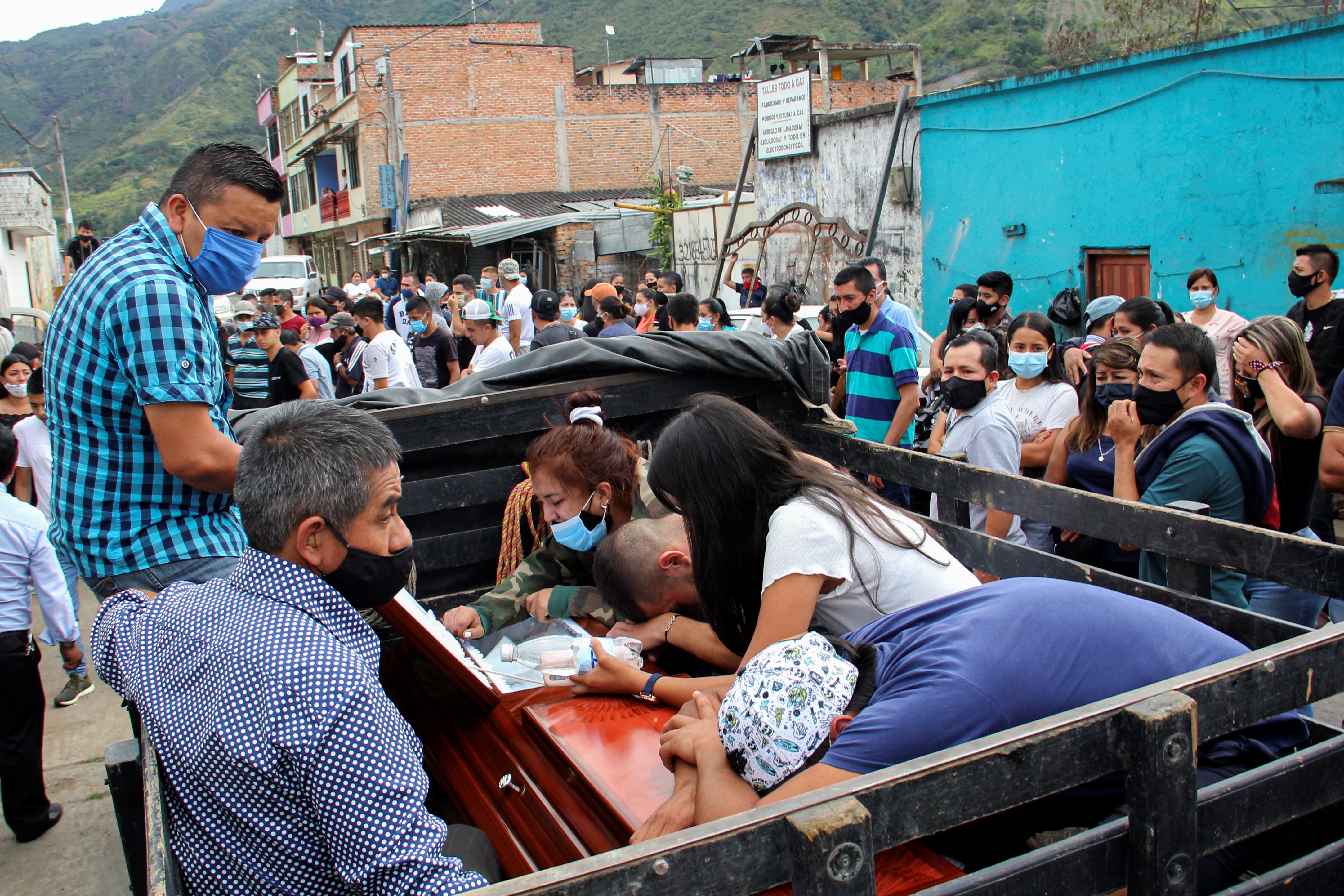 ¿Qué hay detrás de las masacres de jóvenes en Colombia? CNN