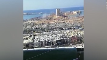 Una pareja parada a menos de 600 metros del lugar de la explosión sobrevive a la explosión de Beirut