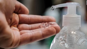Las 5 cosas que debes saber este 7 de agosto: Hay gente muriendo por beber desinfectante para manos