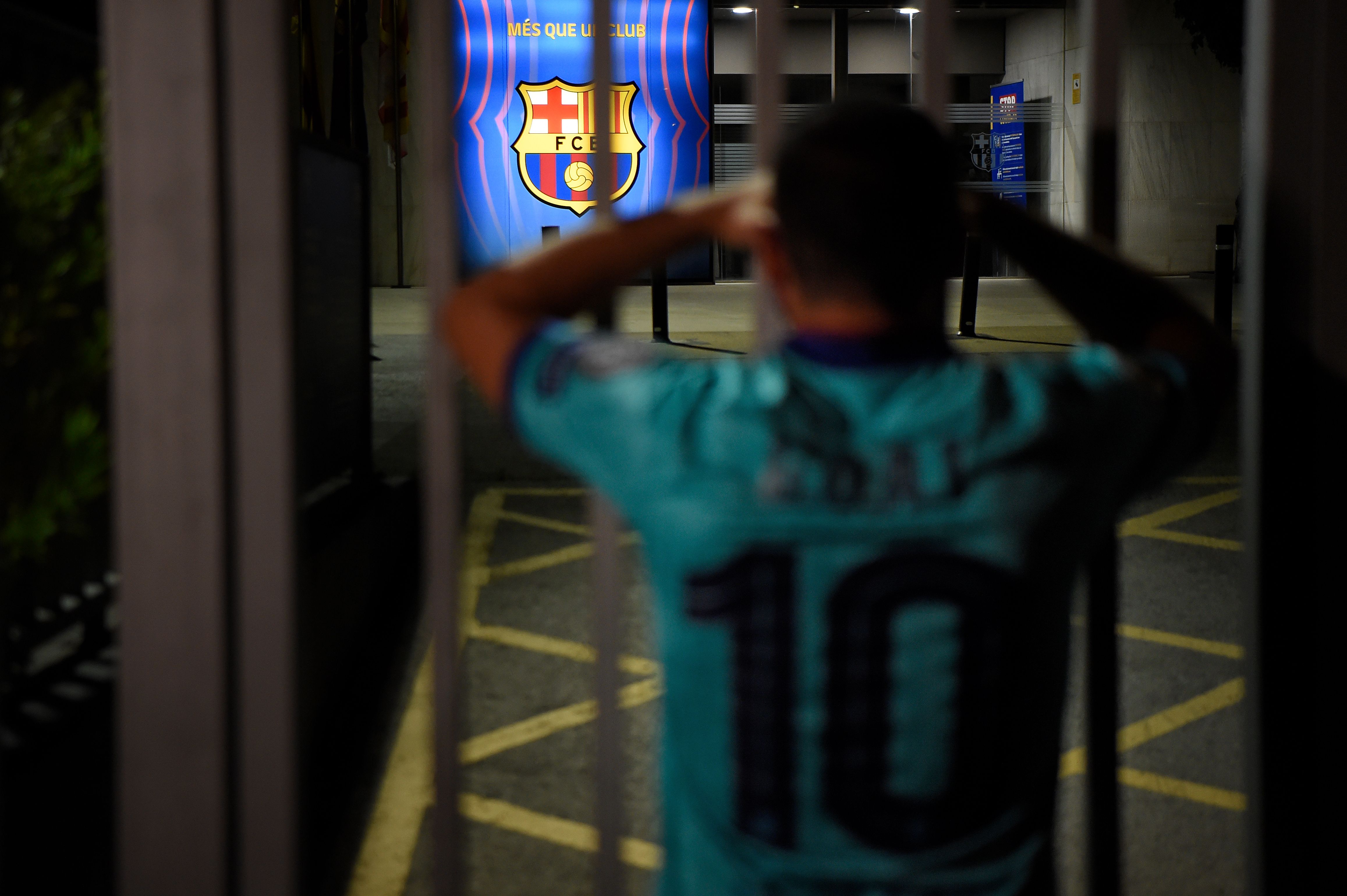 Los Memes Del Deseo De Messi De Salir Del Barcelona Cnn