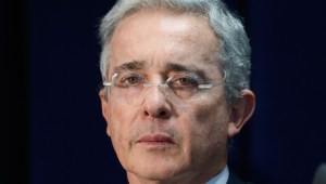 Álvaro Uribe renuncia al Senado de Colombia
