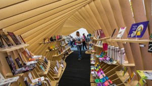 Lectores celebran la reapertura de librerías en México