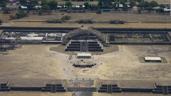 Turistas y comerciantes celebran reapertura de Teotihuacán