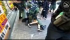Hong Kong: la policía niega episodio de brutalidad en detención de niña