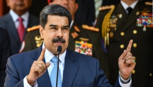 Maduro quiere aplicar la vacuna rusa a candidatos