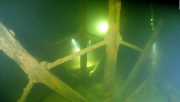 Buzo halla restos de barco de vapor que naufragó en 1819